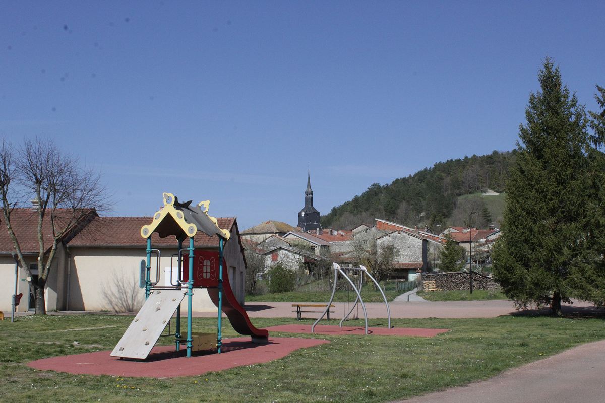 AIRE DE PIQUE-NIQUE ET DE JEUX - SUZANNECOURT