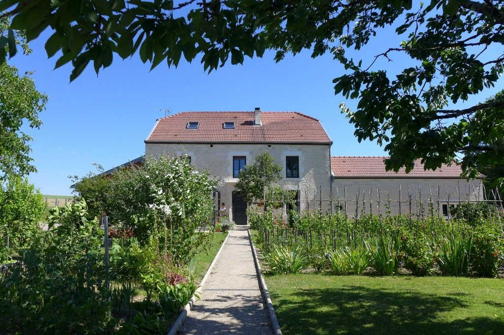 AUX PORTES DE REYNEL