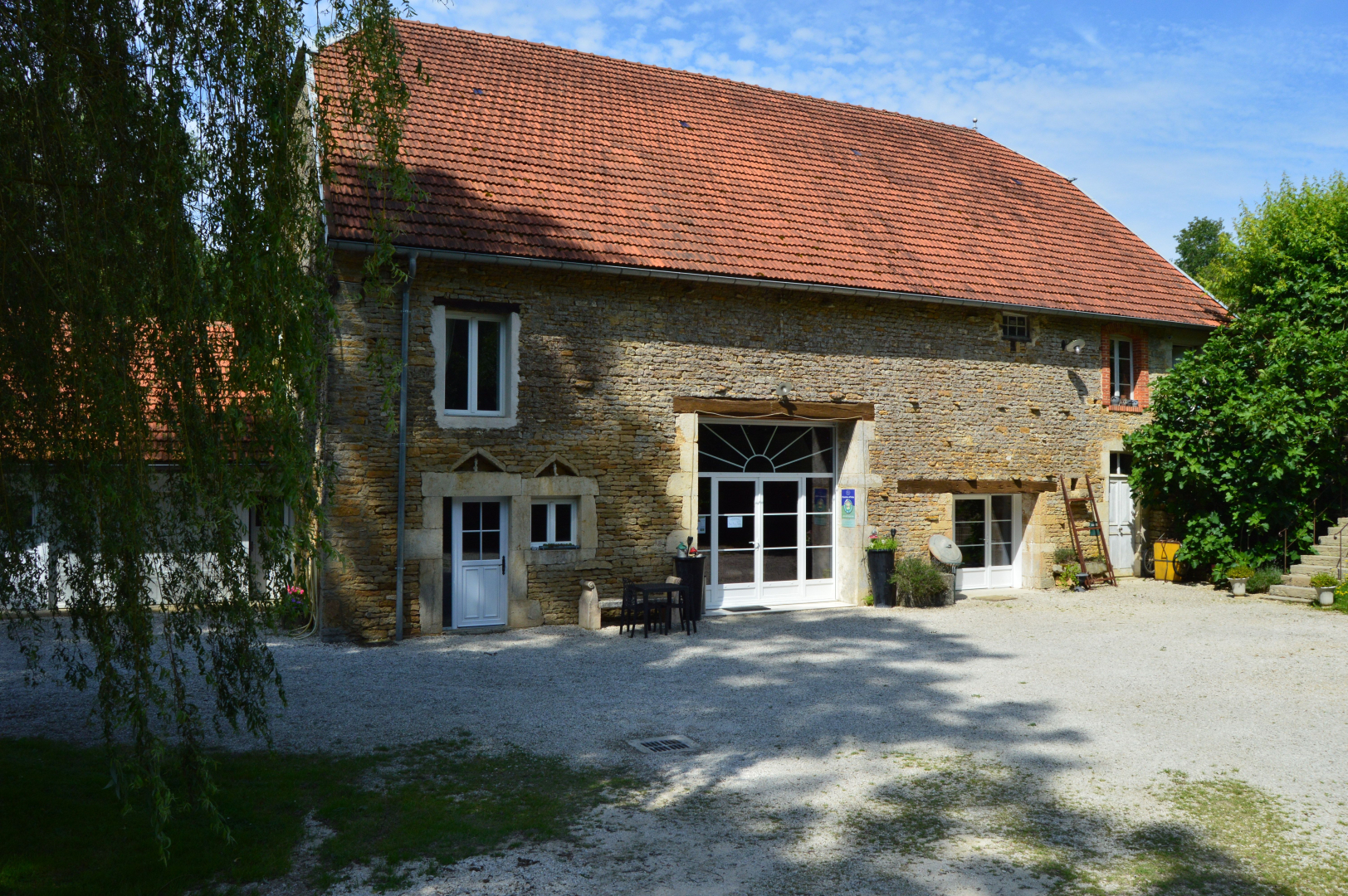 LE MOULIN AU FIL DE L'EAU