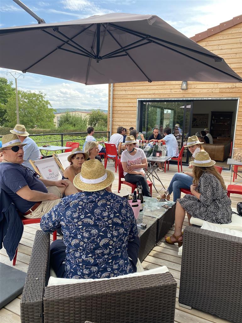 60c0593dcc24174e492a56de