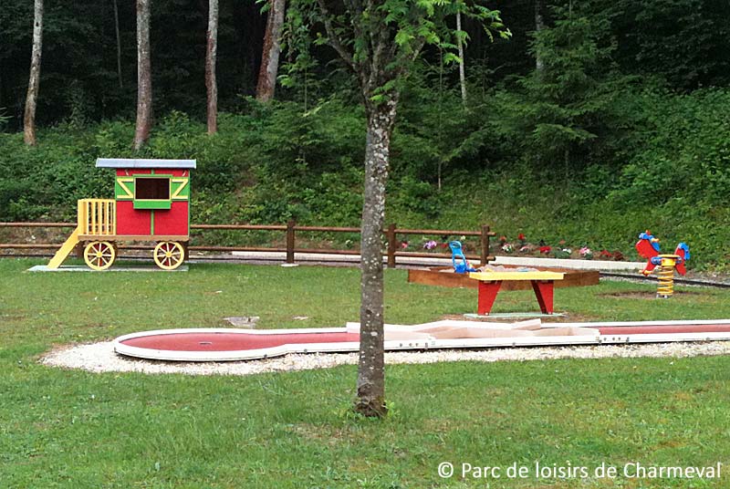 AIRE DE JEUX DU PARC DE CHARMEVAL