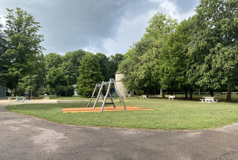 Aire du parc du château de Corgirnon - photo 3