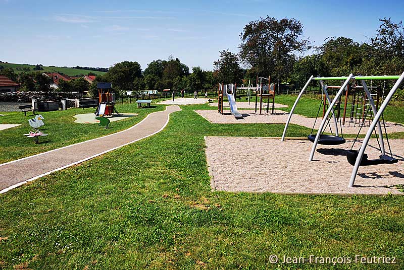 AIRE DE JEUX DE NEUILLY L'EVEQUE