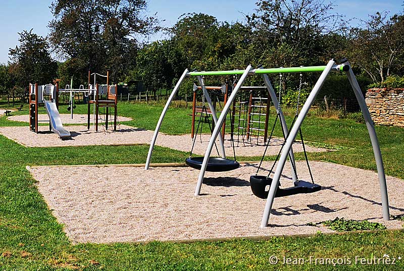 AIRE DE JEUX DE NEUILLY L'EVEQUE - photo 2
