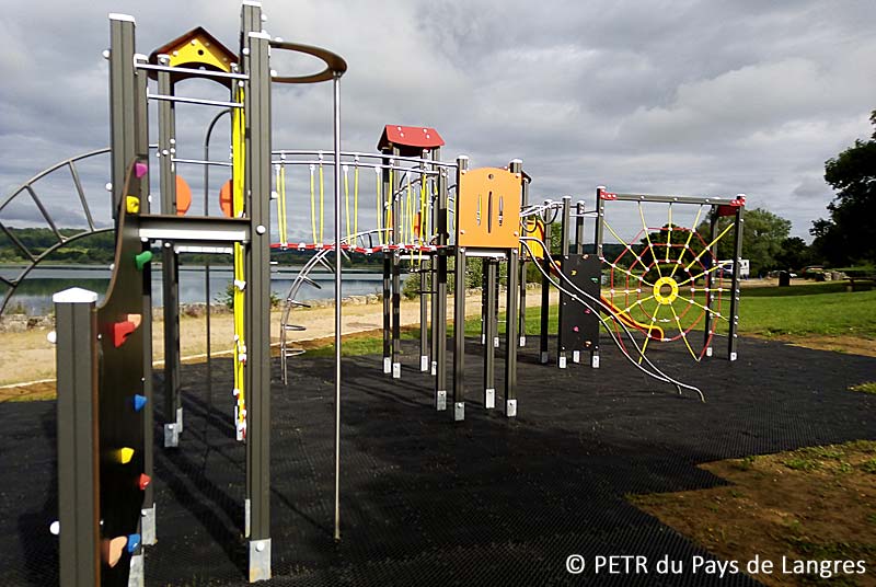 AIRE DE PIQUE-NIQUE ET DE JEUX DE LA PLAGE DU LAC DE LA VINGEANNE - photo 4