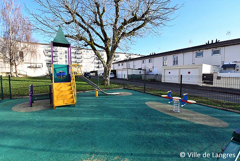 AIRE DE JEUX DES OUCHES A LANGRES