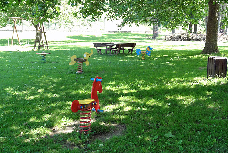 AIRE DE PIQUE-NIQUE ET DE JEUX DE DOULAINCOURT