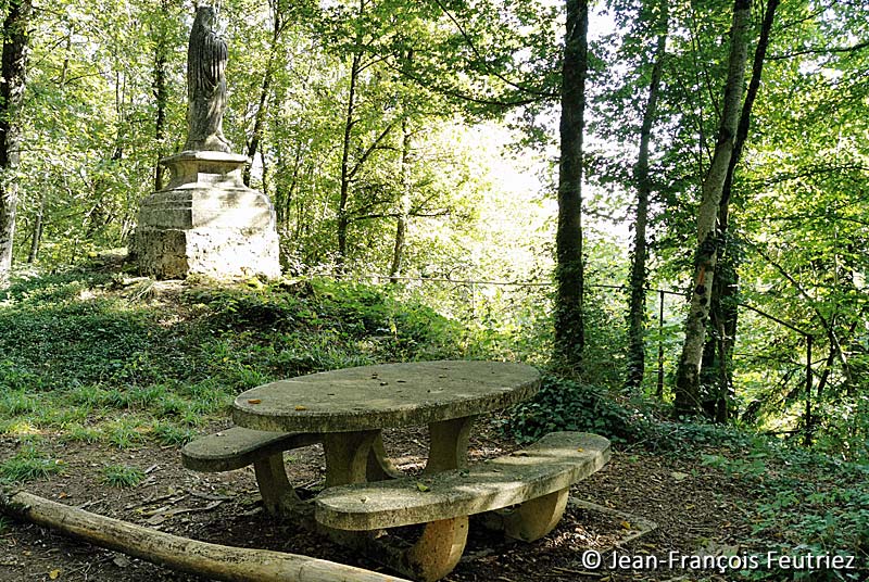 AIRE DE PIQUE-NIQUE DE LA VIERGE A BUZON