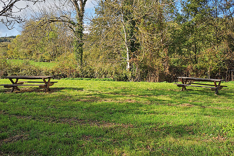 AIRE DE PIQUE-NIQUE D'ESNOMS-AU-VAL