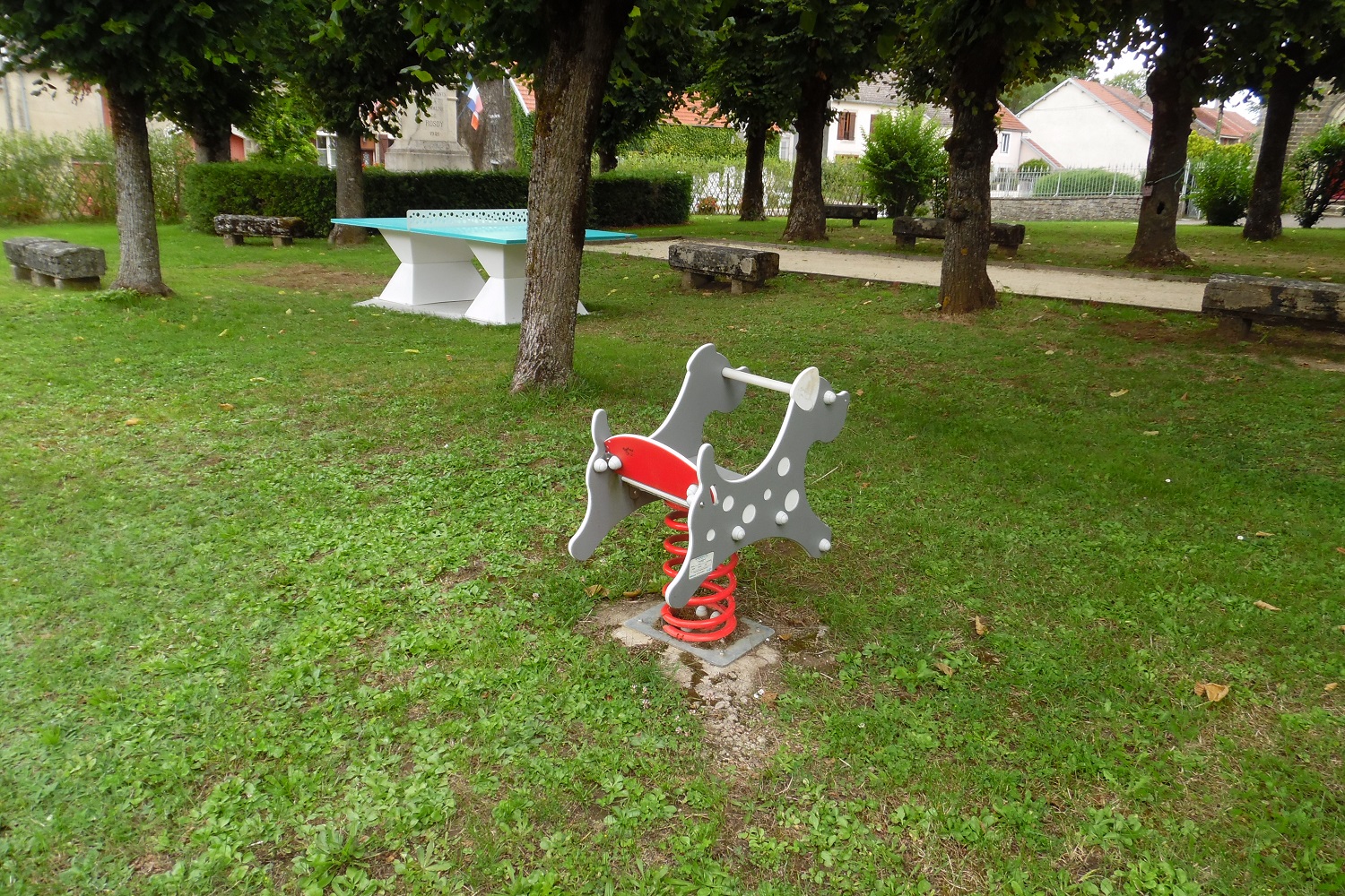 AIRE DE JEUX, TERAIN DE PETANQUE A ROSOY-SUR-AMANCE - photo 2
