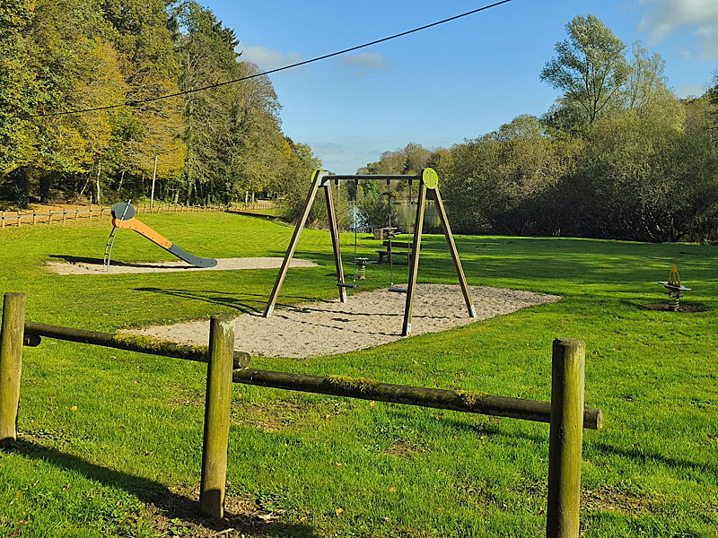 AIRE DE PIQUE-NIQUE ET DE JEUX D'ILLOUD - photo 2