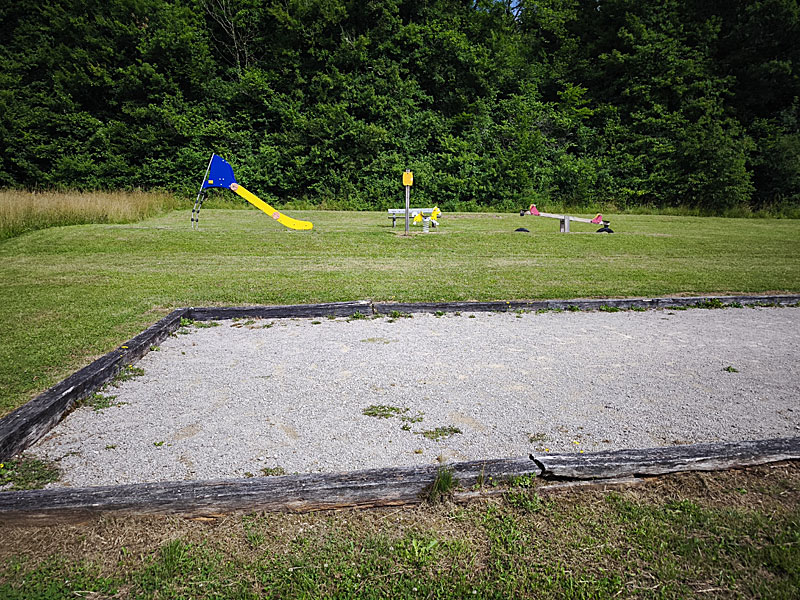 AIRE DE PIQUE-NIQUE ET DE JEUX AU BORD DU LAC DE LA MOUCHE - photo 3