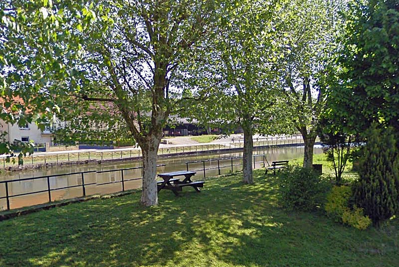 AIRE DE PIQUE-NIQUE DE JORQUENAY