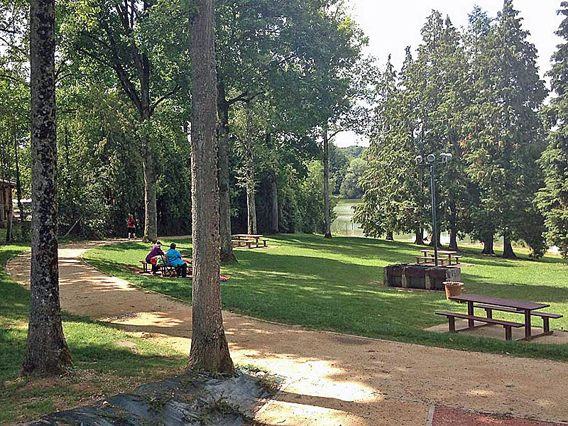 AIRE DE PIQUE-NIQUE DU LAC DES LESCHERES