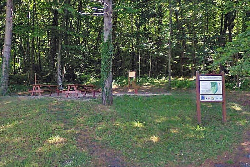 AIRE DE PIQUE-NIQUE DU MAUSOLÉE DE FAVEROLLES