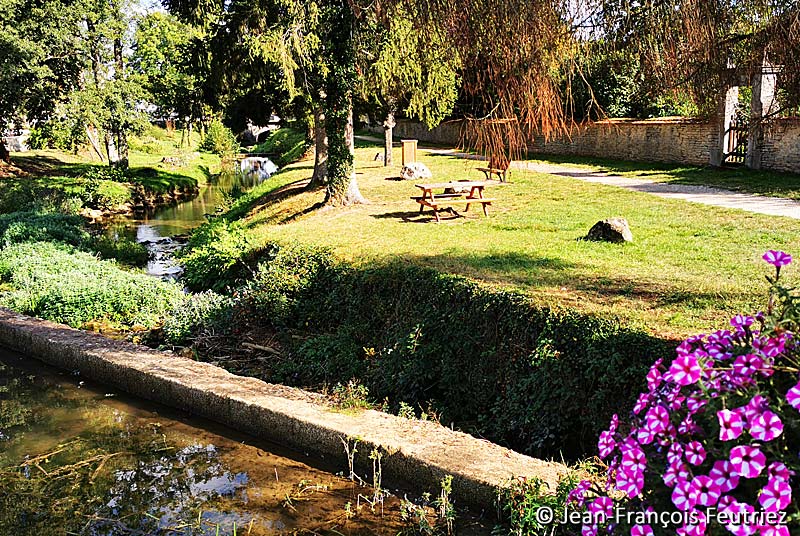 AIRE DE PIQUE-NIQUE DE VAUX-SOUS-AUBIGNY