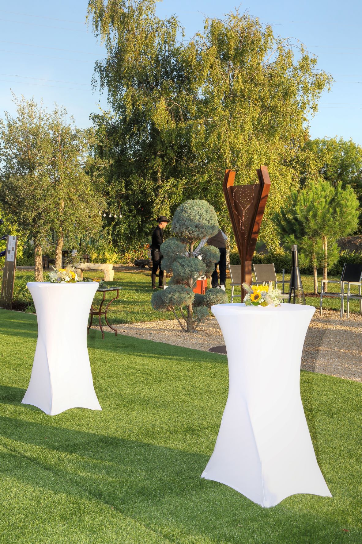 Apéritif dans le Jardin d'Isabelle mange debout - Champagne Blaise Lourdez
