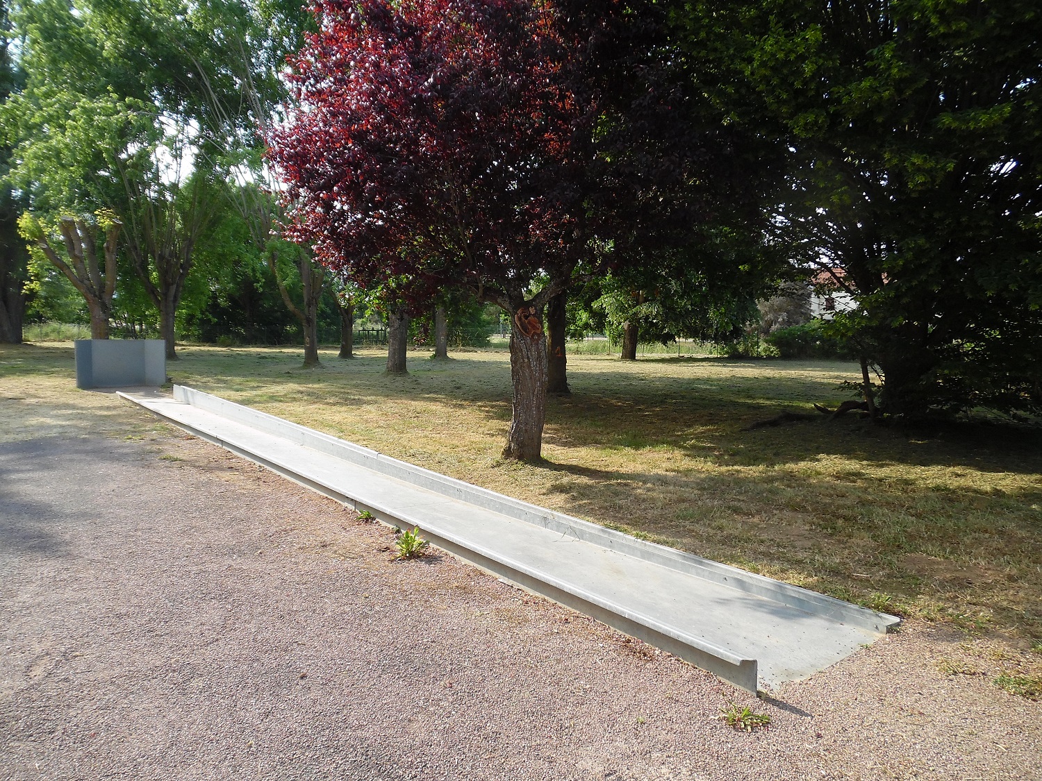 AIRE DE PIQUE-NIQUE AVEC TERRAIN DE PETANQUE A BELMONT - photo 2