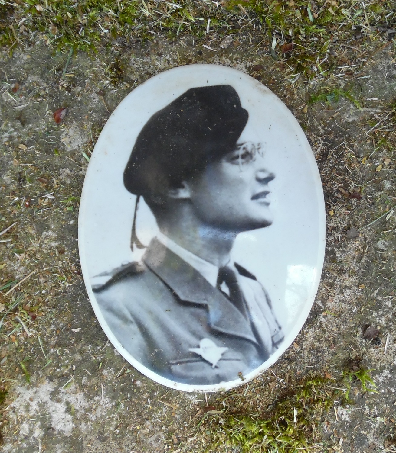 STELE DU CAPITAINE Y. HERVOUET, Belmont