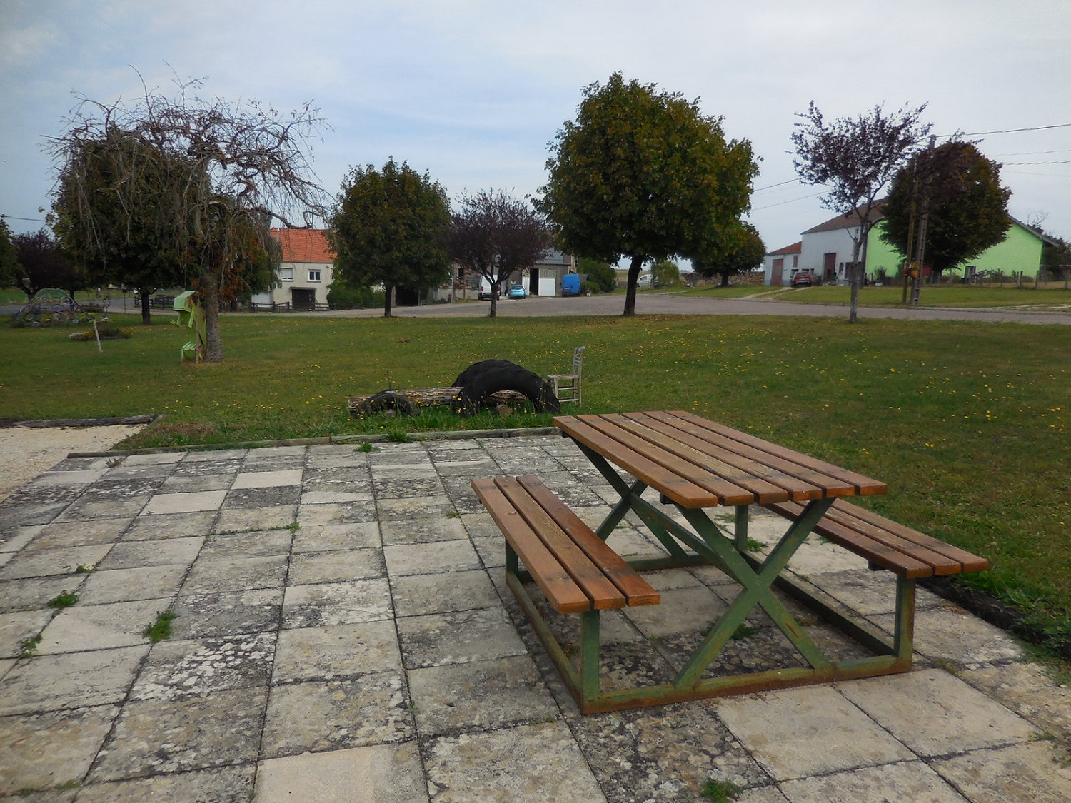AIRE DE PIQUE-NIQUE ET AIRE DE JEUX DE BRONCOURT - photo 3