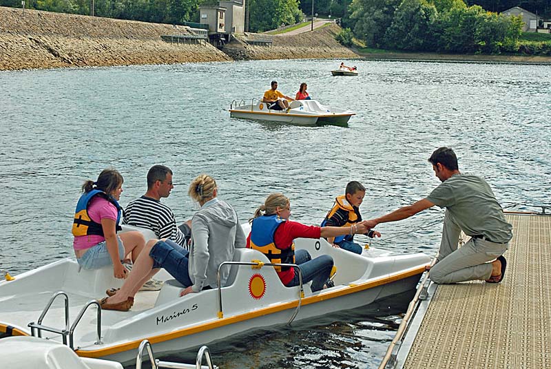 LOCATION DE BATEAUX A PEDALES - LAC DE CHARMES, Changey - photo 2