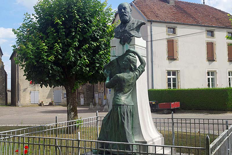 BUSTE DE BIZOT DE FONTENY ET LA REPUBLIQUE EN SABOTS, Varennes-sur-Amance