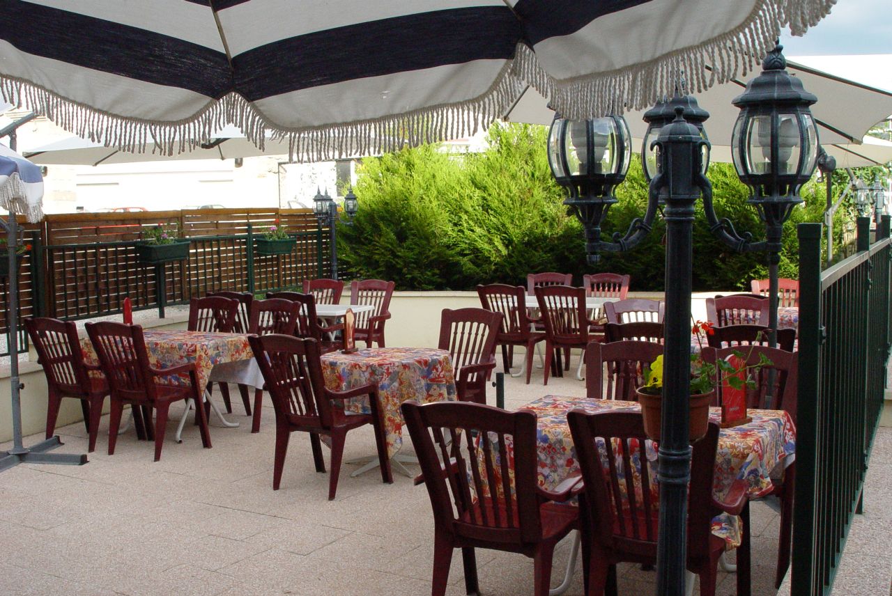 HOTEL SAINT-MARTIN, Bourg-Sainte-Marie - photo 2