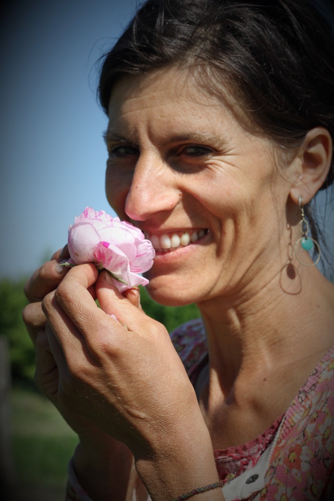 DERRIERE LE VOILE - ANGIE PRAOM, HERBORISTE