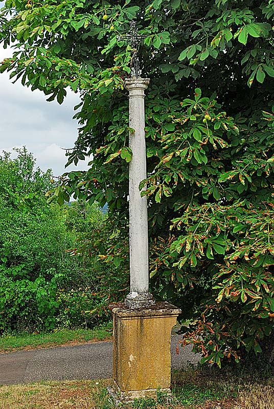 CALVAIRE « LA BOUCLIERE », Le Montsaugeonnais