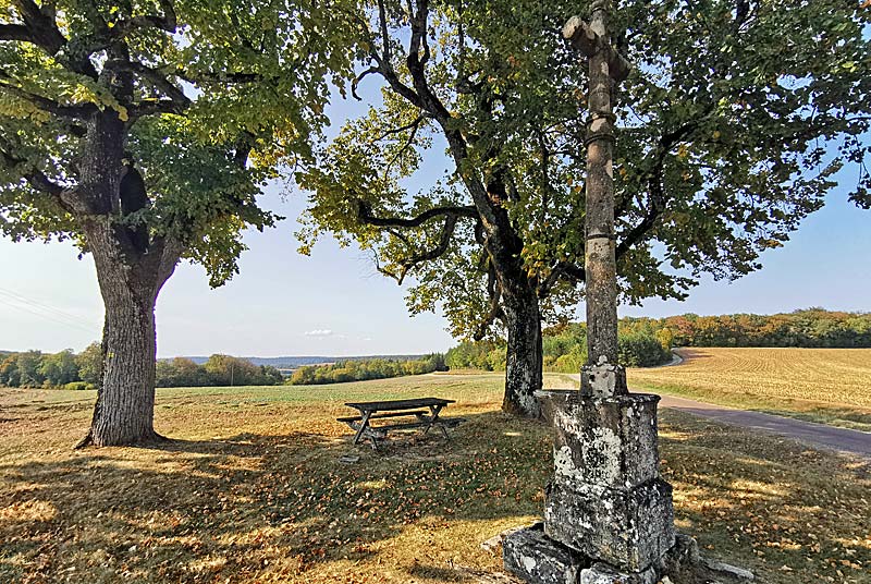 CALVAIRE DES 4 TILLEULS A AUJEURRES, Aujeurres - photo 3