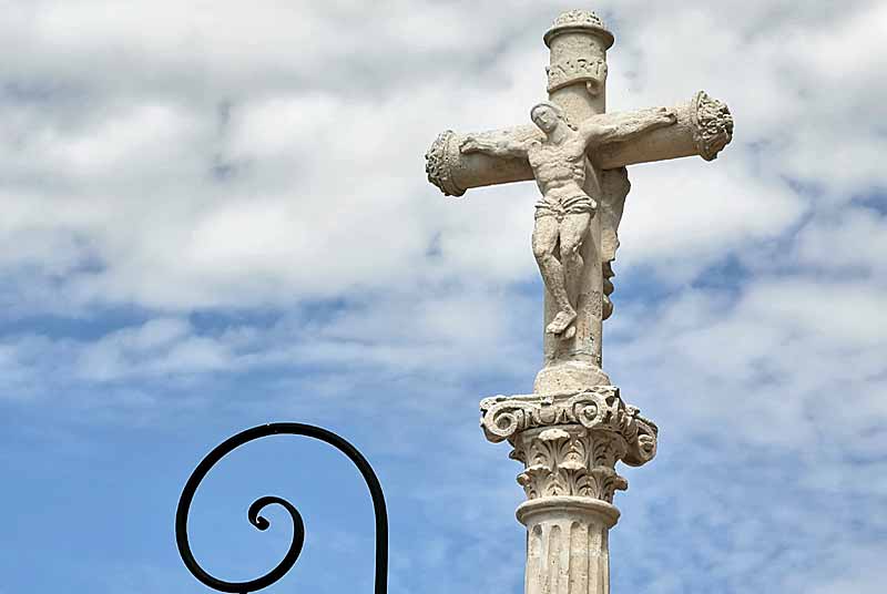 CROIX XVIe - XVIIe SIECLE DE MONTSAUGEON