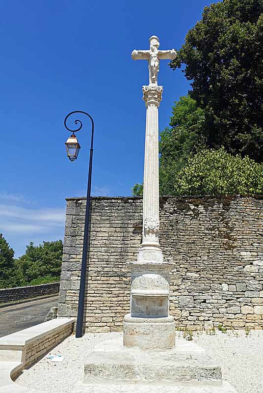 CROIX XVIe - XVIIe SIECLE DE MONTSAUGEON, Le Montsaugeonnais - photo 3