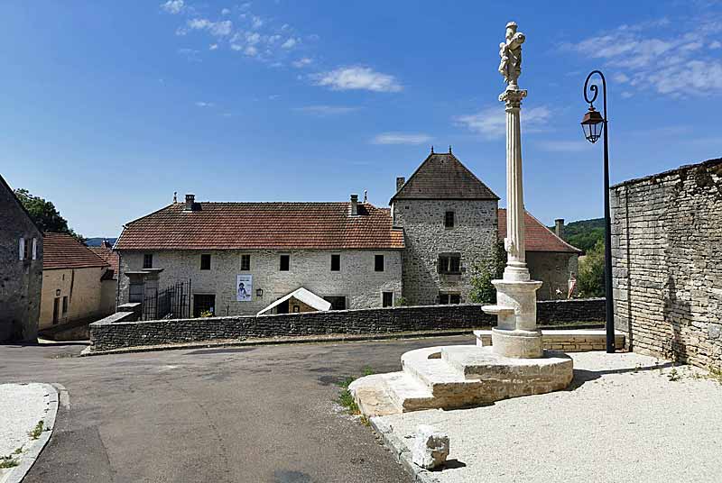 CROIX XVIe - XVIIe SIECLE DE MONTSAUGEON, Le Montsaugeonnais - photo 4
