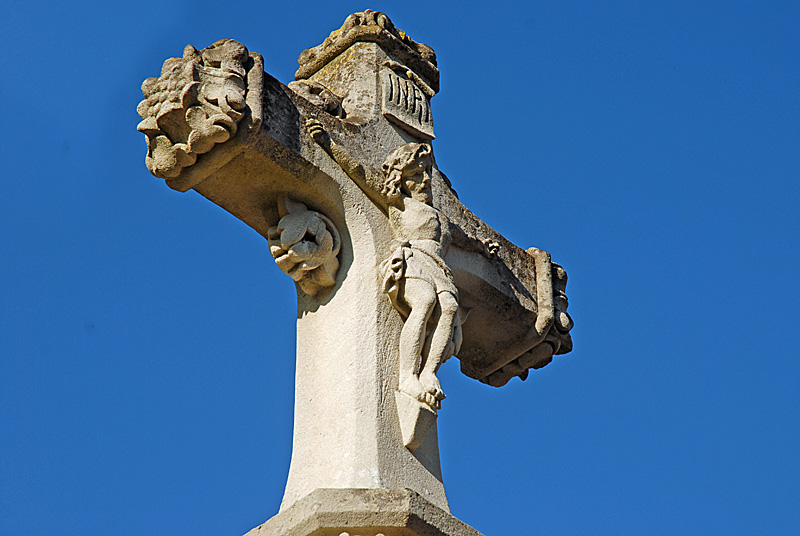 CALVAIRE NEOGOTHIQUE DE CHARMES