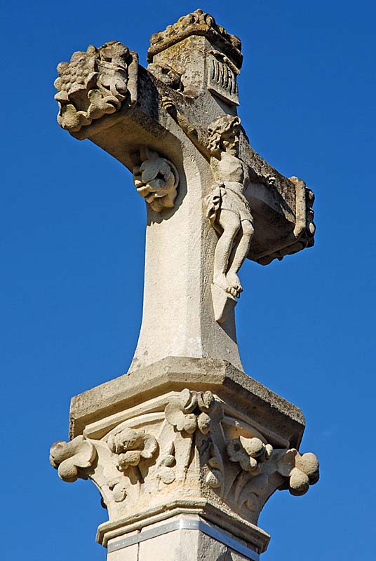 CALVAIRE NEOGOTHIQUE DE CHARMES, Charmes