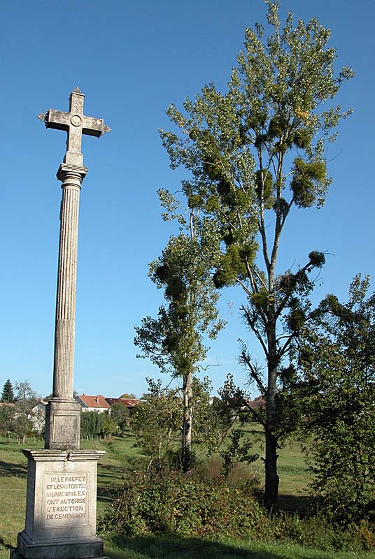 CROIX MEMORIALE DE SAINT-BROINGT-LE-BOIS (3), Saint-Broingt-le-Bois - photo 3
