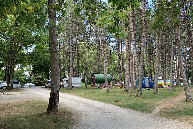 Camping de la Croix d'Arles, Bourg