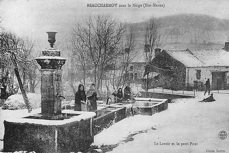 ANCIENNE FONTAINE DE BEAUCHARMOY