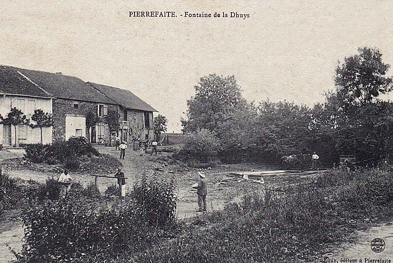FONTAINE DE LA DHUYS A PIERREFAITES, Pierremont-sur-Amance