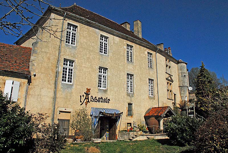 PALAIS ABBATIAL D'AUBERIVE