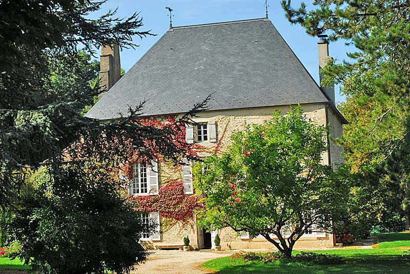 CHATEAU "LA BARONNI"  A CHARMOILLES