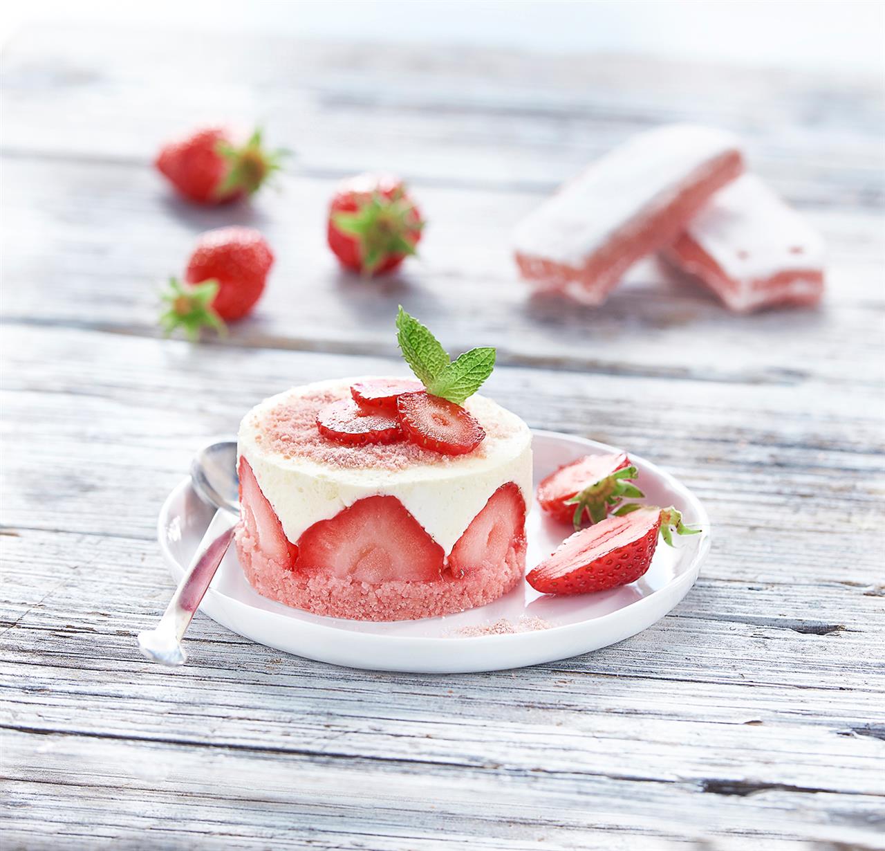 Cheesecake-aux-fruits-rouges-et-aux-Biscuits-Roses---compresse