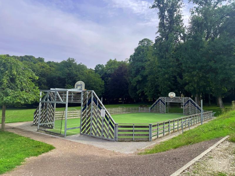 AIRE DE PIQUE-NIQUE ET DE JEUX DU PARC DE MONTECLAIR A ANDELOT