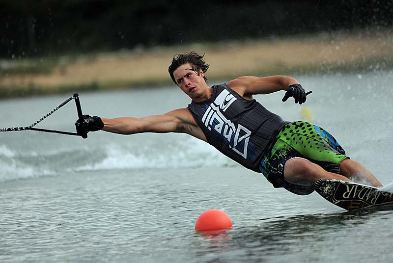 SKI NAUTIQUE ET WAKEBOARD - LAC DE LA LIEZ