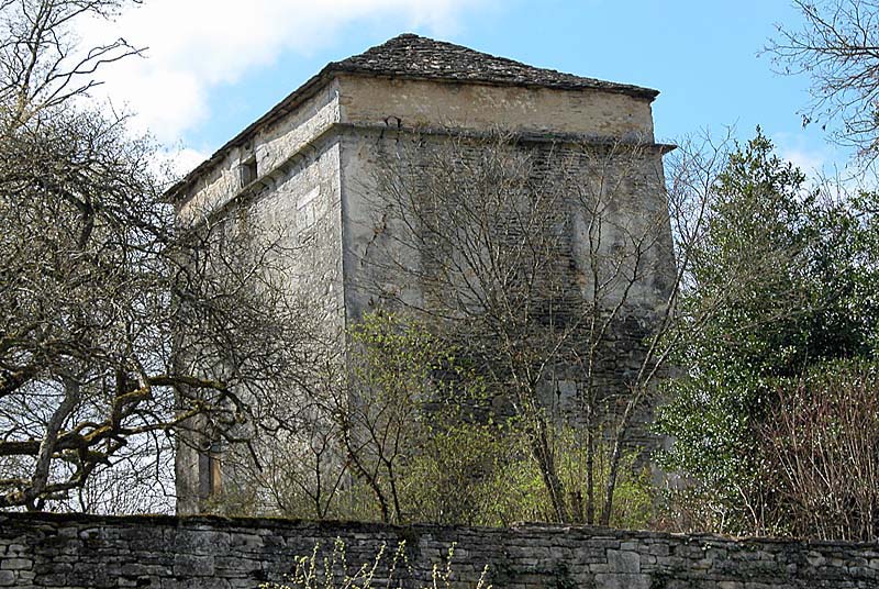 COLOMBIER DU CHATEAU DE RIVIERE-LES-FOSSES