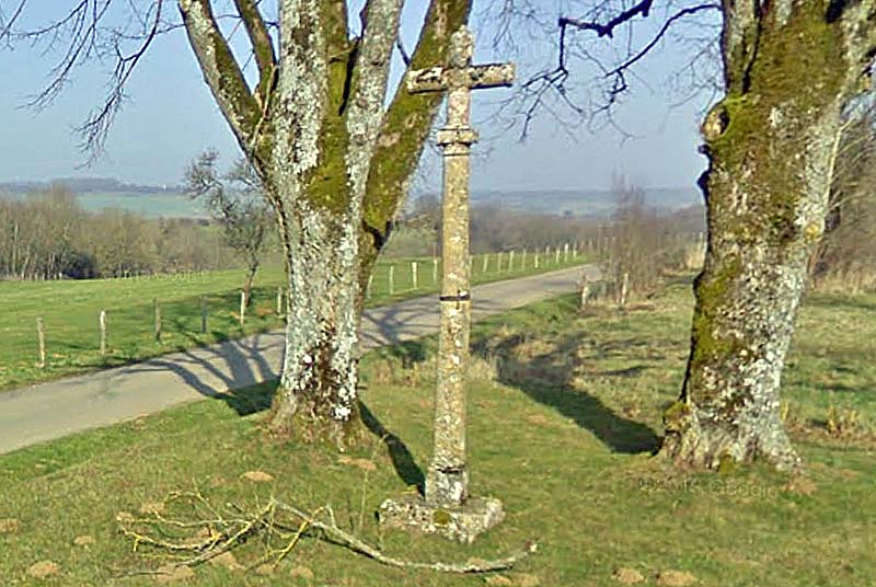 CROIX XVI EME SIECLE DE CHARMOILLES (2)