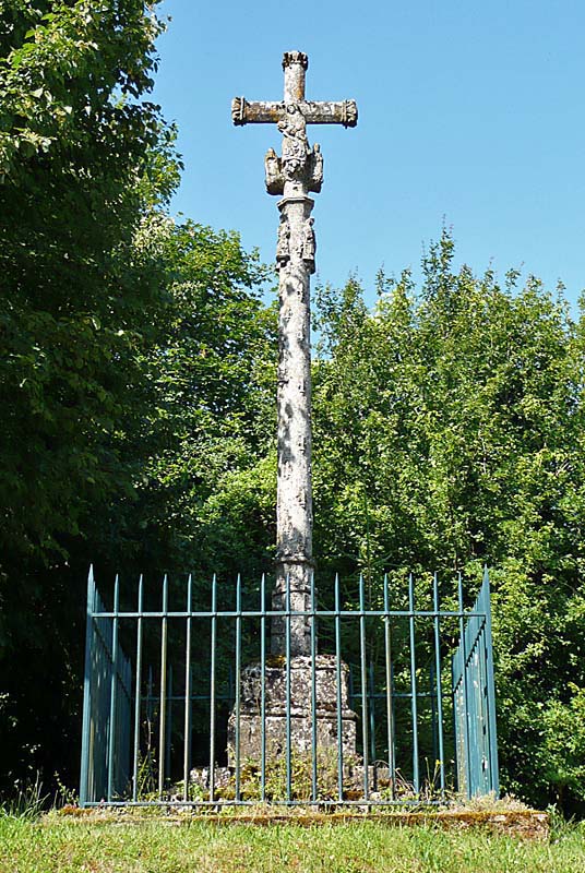 CROIX DE CARREFOUR A BRENNES