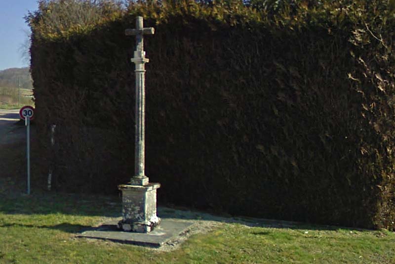 CROIX DU PATIS DE LA VIEILLE PEROUSSE A NEUILLY-L'EVEQUE