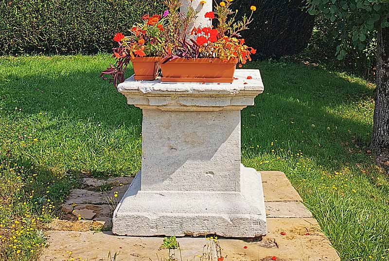 CROIX DU VIAU A NEUILLY-L'EVEQUE, Neuilly-l'Évêque