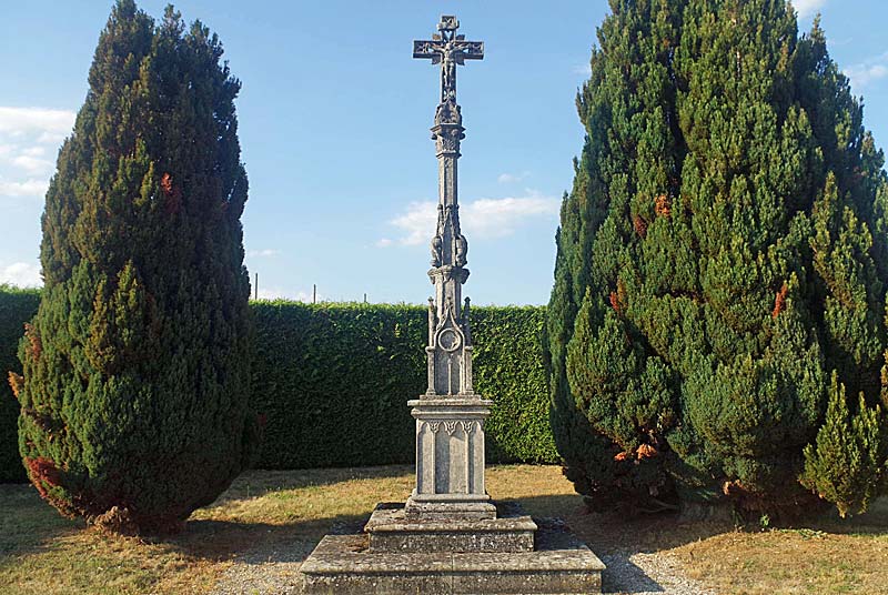 CROIX DE CIMETIERE DE VARENNES-SUR-AMANCE